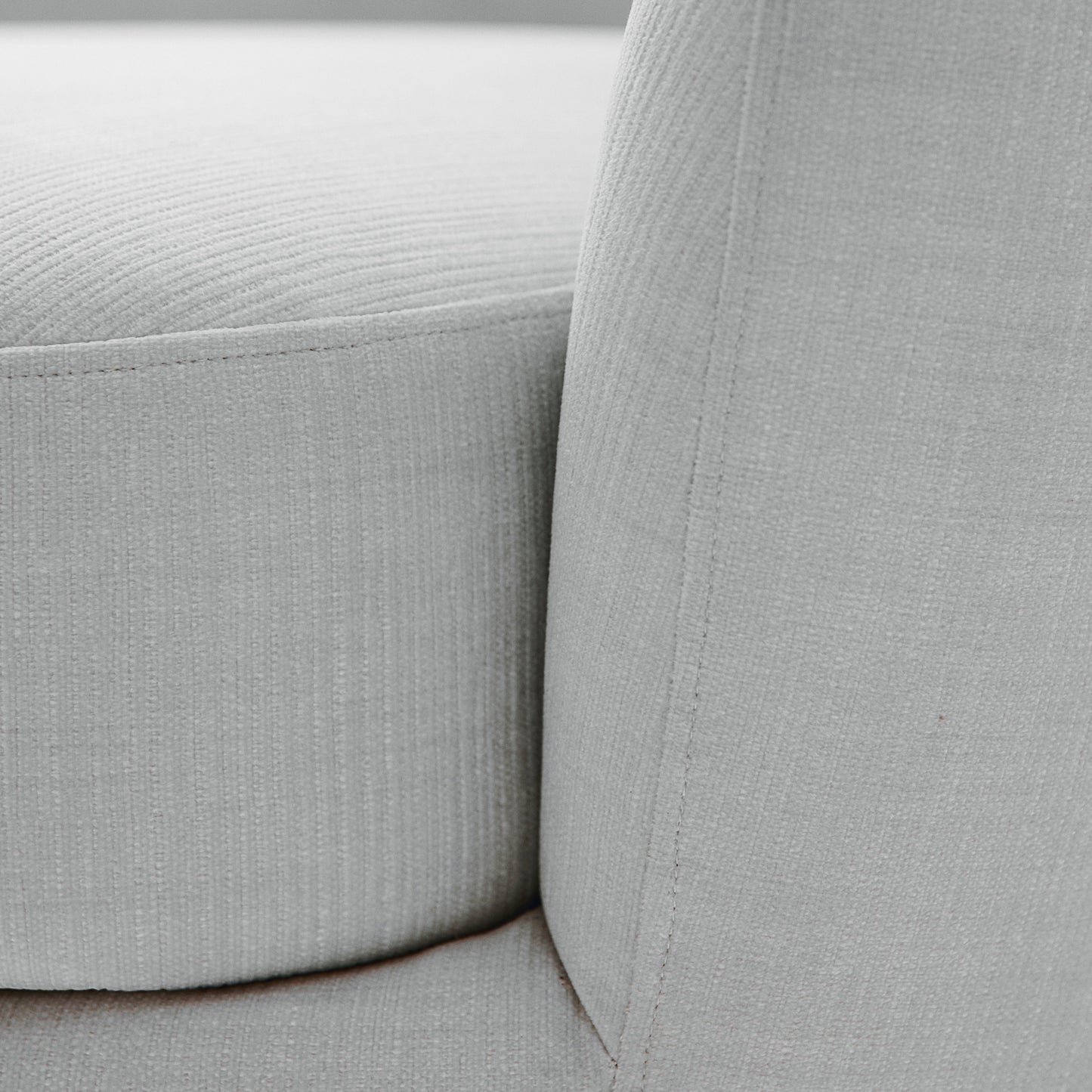 LUNA SIDE ARMCHAIR