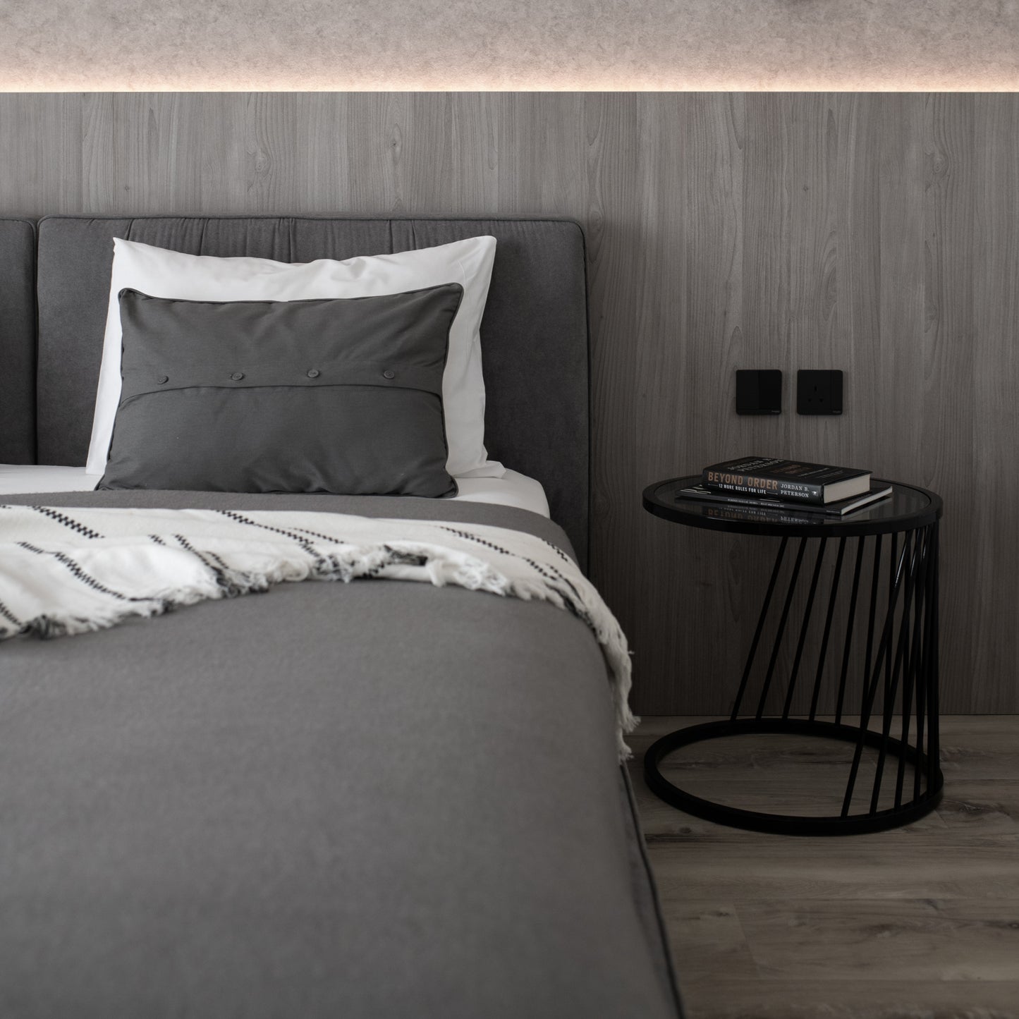 NOIRLINE BED