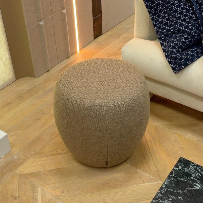OVAL POUF