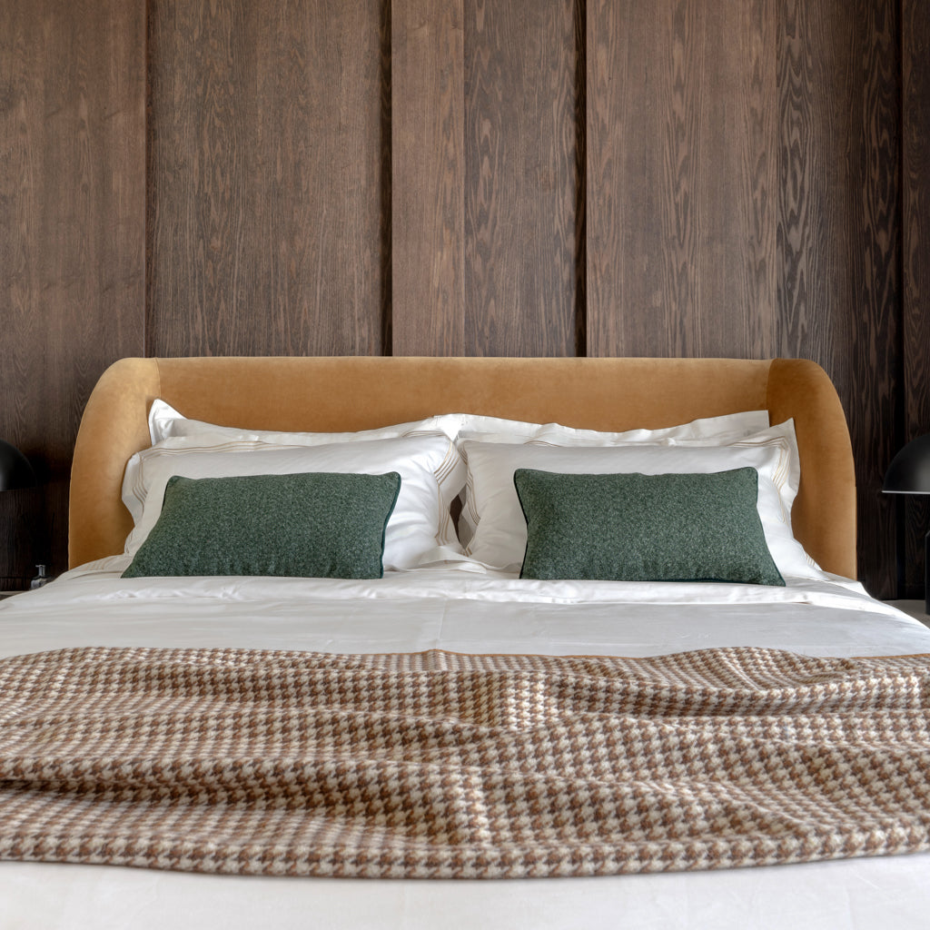 CALVERA FREESTANDING BED